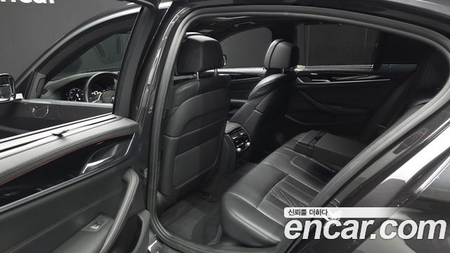 BMW 5-Series 2019 — photo 16