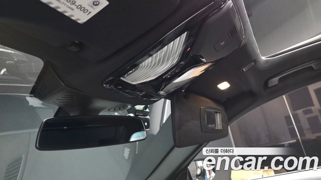 BMW 5-Series 2019 — photo 30