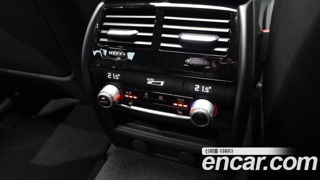 BMW 5-Series 2019 — photo 31