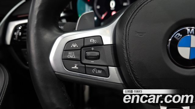 BMW 5-Series 2019 — photo 33