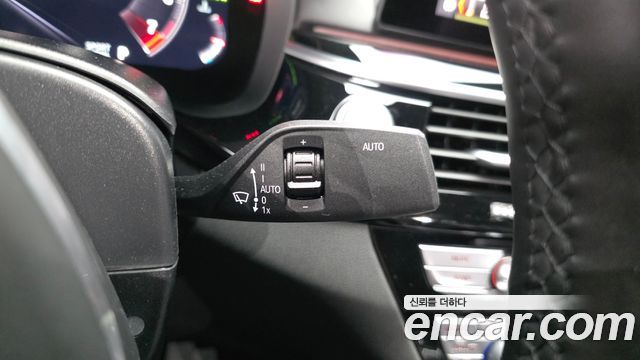 BMW 5-Series 2019 — photo 35