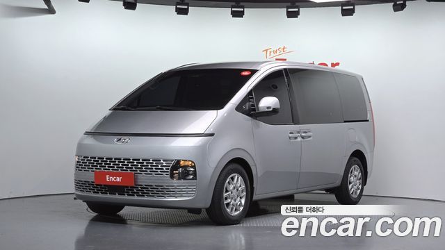 Hyundai Staria 2023 — photo 1