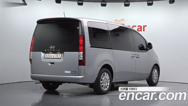 Hyundai Staria 2023 — photo 2