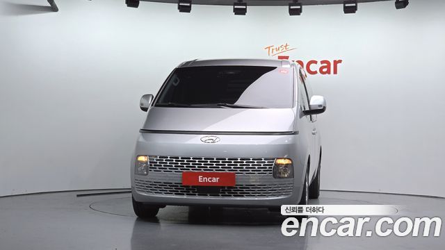 Hyundai Staria 2023 — photo 3