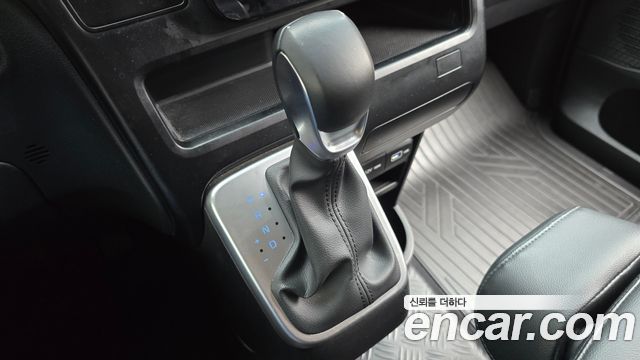 Hyundai Staria 2023 — photo 12