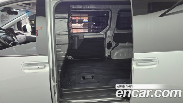 Hyundai Staria 2023 — photo 17