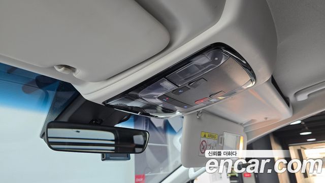 Hyundai Staria 2023 — photo 24