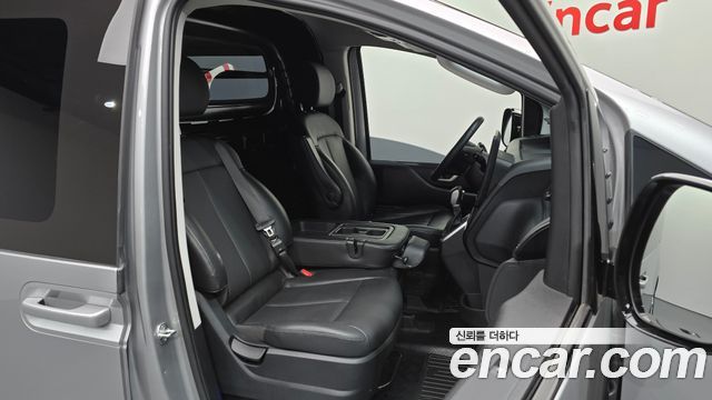 Hyundai Staria 2023 — photo 16