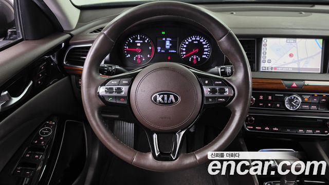Kia K7 2016 — photo 13