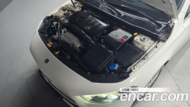 Mercedes-Benz A-Class 2020 — photo 6