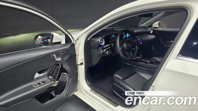 Mercedes-Benz A-Class 2020 — photo 11