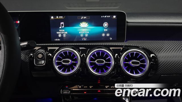 Mercedes-Benz A-Class 2020 — photo 15