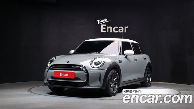 Mini Cooper 2023 — photo 1