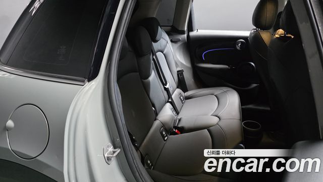 Mini Cooper 2023 — photo 17