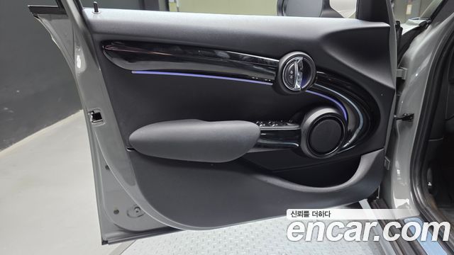 Mini Cooper 2023 — photo 14