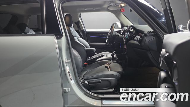 Mini Cooper 2023 — photo 16