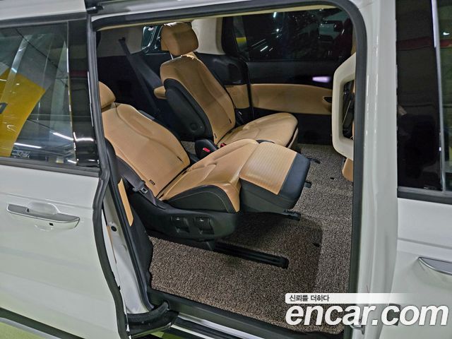 Kia Canival 2021 — photo 10