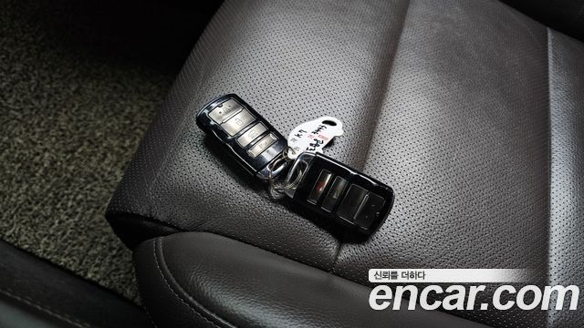 Kia K7 2017 — photo 22