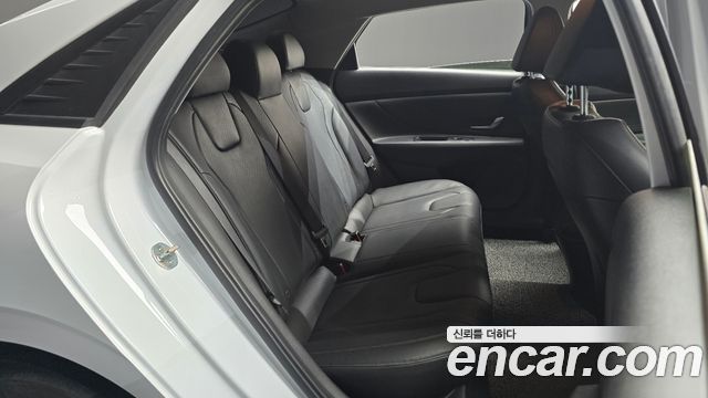 Hyundai AVANTE 2021 — photo 11