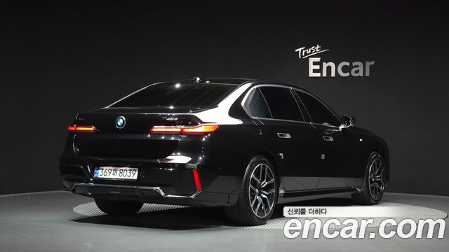 BMW 7-Series 2024 — photo 2