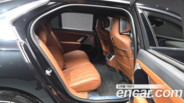 BMW 7-Series 2024 — photo 18
