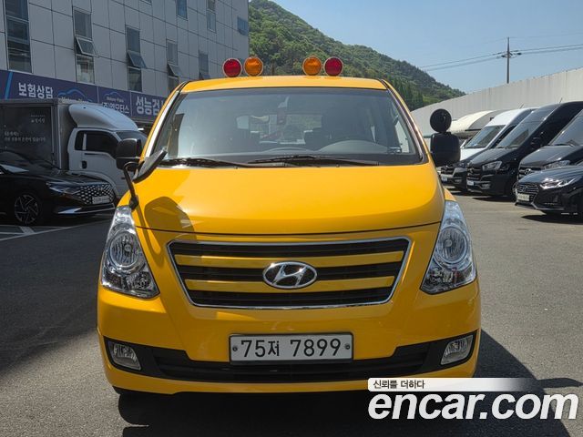 Hyundai Starex 2017 — photo 1