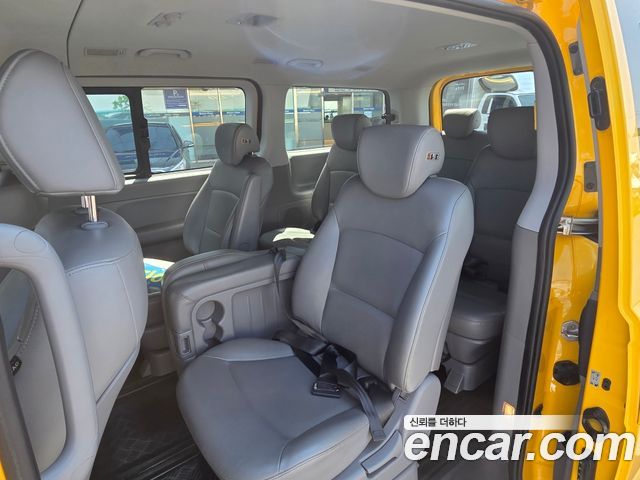 Hyundai Starex 2017 — photo 11