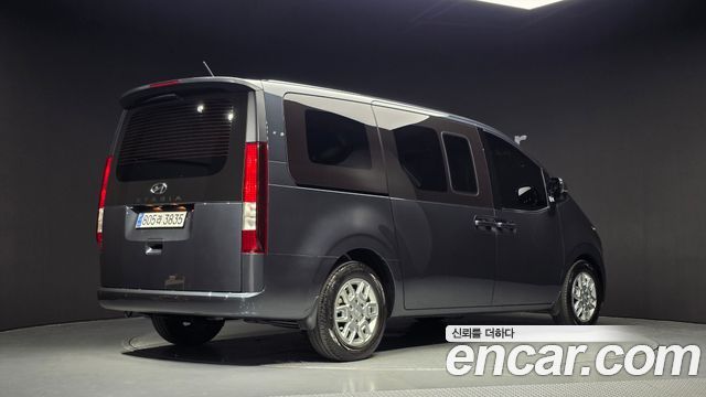 Hyundai Staria 2024 — photo 2