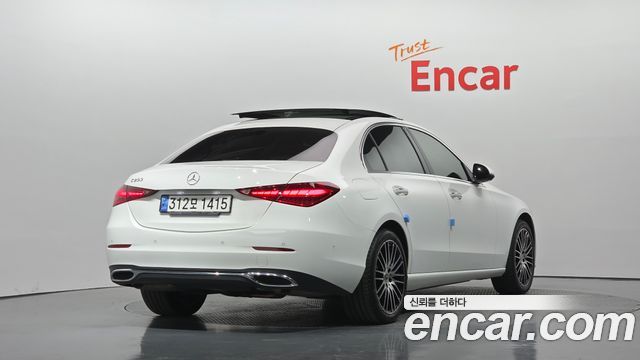 Mercedes-Benz C-Class 2023 — photo 2