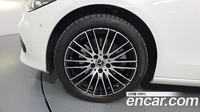 Mercedes-Benz C-Class 2023 — photo 5