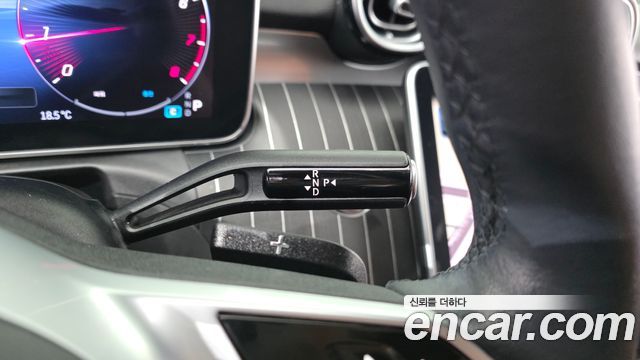 Mercedes-Benz C-Class 2023 — photo 12