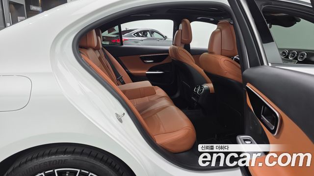Mercedes-Benz C-Class 2023 — photo 17