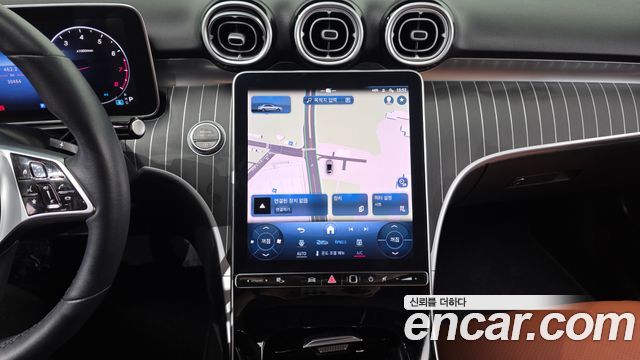 Mercedes-Benz C-Class 2023 — photo 19