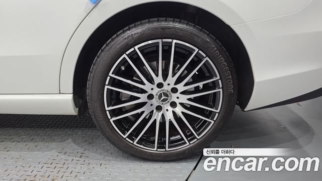 Mercedes-Benz C-Class 2023 — photo 7