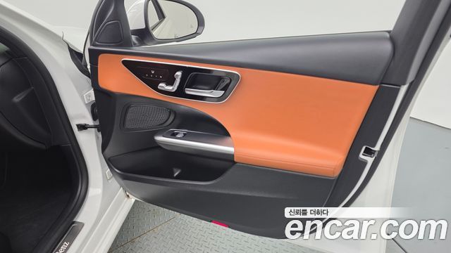 Mercedes-Benz C-Class 2023 — photo 14