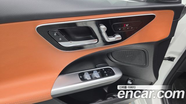 Mercedes-Benz C-Class 2023 — photo 27