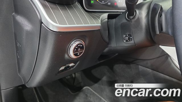 Mercedes-Benz C-Class 2023 — photo 29