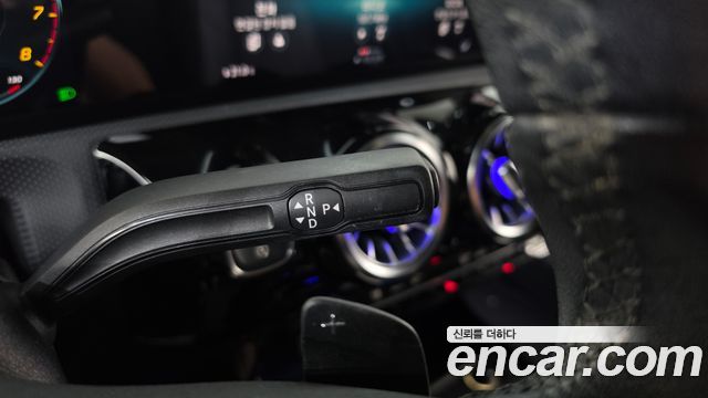 Mercedes-Benz A-Class 2020 — photo 9