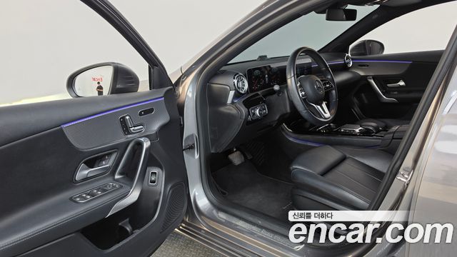 Mercedes-Benz A-Class 2020 — photo 10