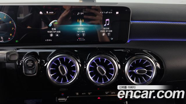 Mercedes-Benz A-Class 2020 — photo 12