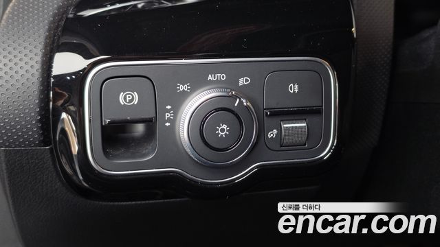 Mercedes-Benz A-Class 2020 — photo 19
