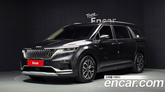 Kia Canival 2023 — photo 1