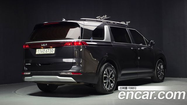 Kia Canival 2023 — photo 2