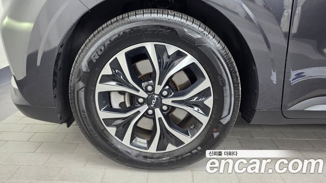 Kia Canival 2023 — photo 5