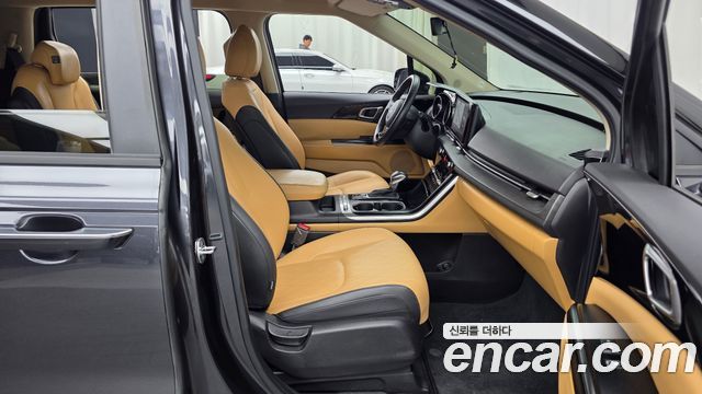 Kia Canival 2023 — photo 11