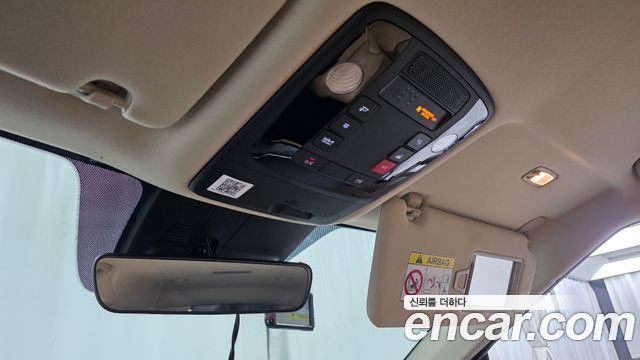 Kia Canival 2023 — photo 17