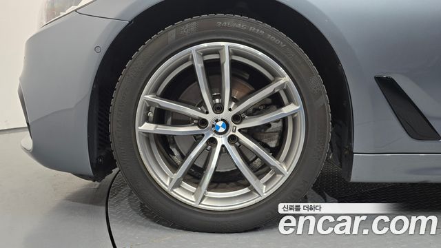 BMW 5-Series 2017 — photo 5