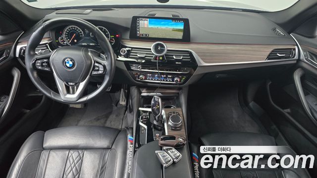 BMW 5-Series 2017 — photo 10