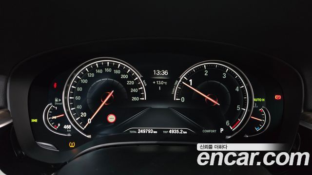BMW 5-Series 2017 — photo 11