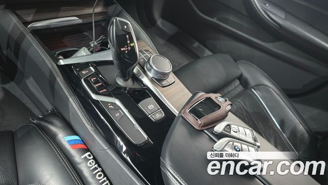 BMW 5-Series 2017 — photo 12